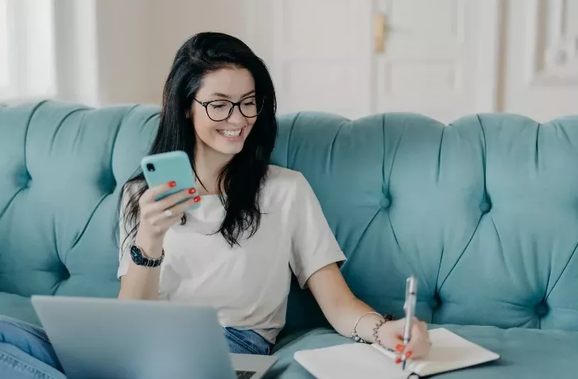 Discover the best internet tips for writers and content creators working from home. Learn how to choose the best internet provider, maximize speed, improve security, and optimize your productivity!