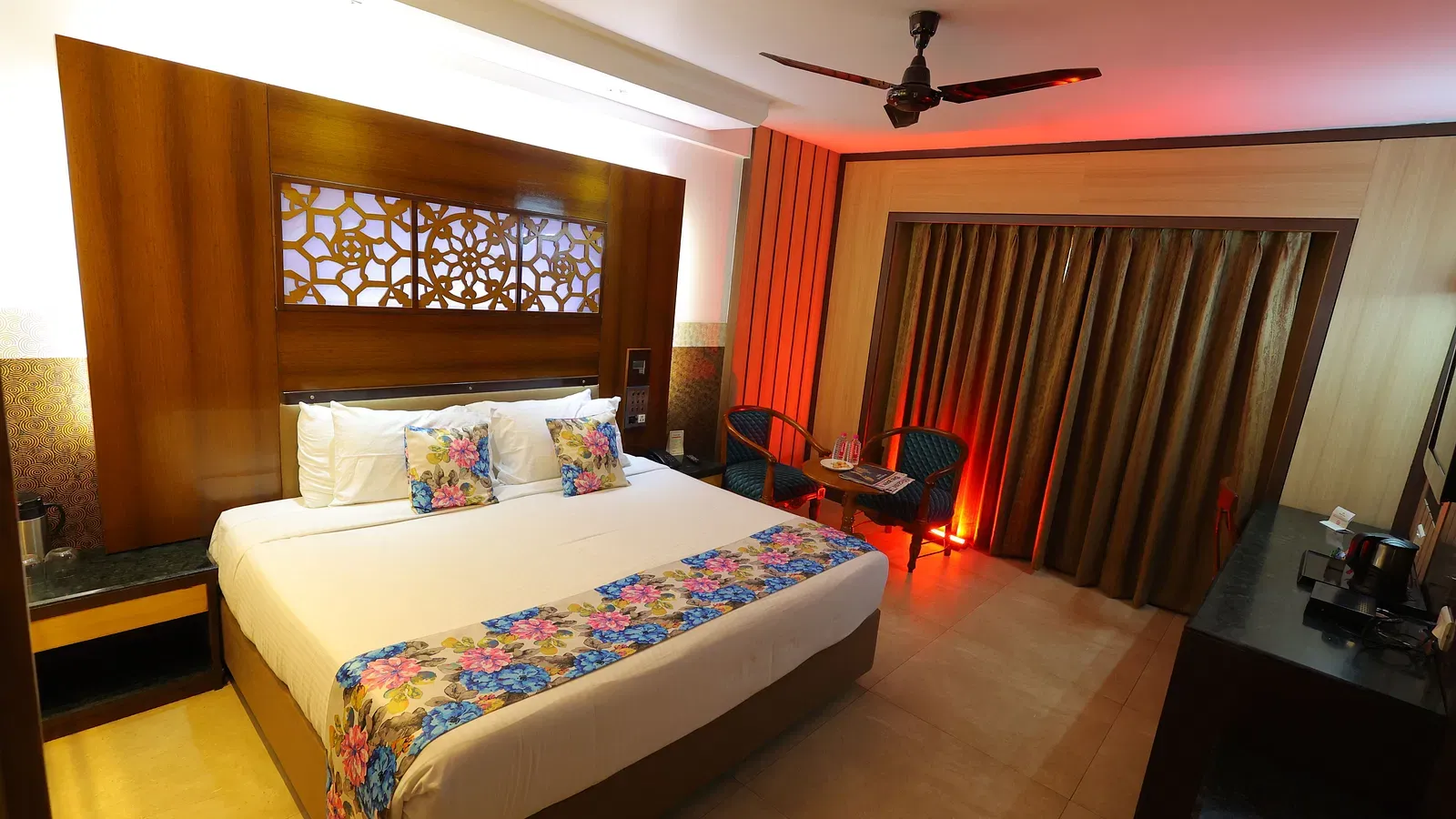 hotels in agra